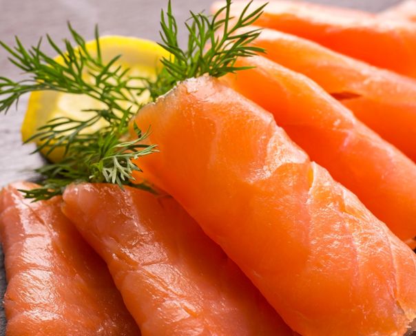 B - SAUMON FUMÉ PRÉTRANCHÉ. 4 paquets de 250g