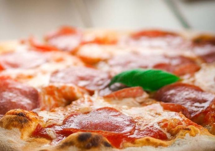 [250224_8458] Plaque de Pizza - Maison Lili (Plaque de Pizza - 48 portions individuelles)